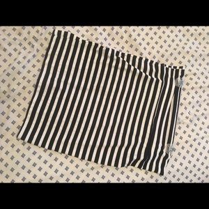 🖤Black and white LuLaRoe Cassie!!! EUC